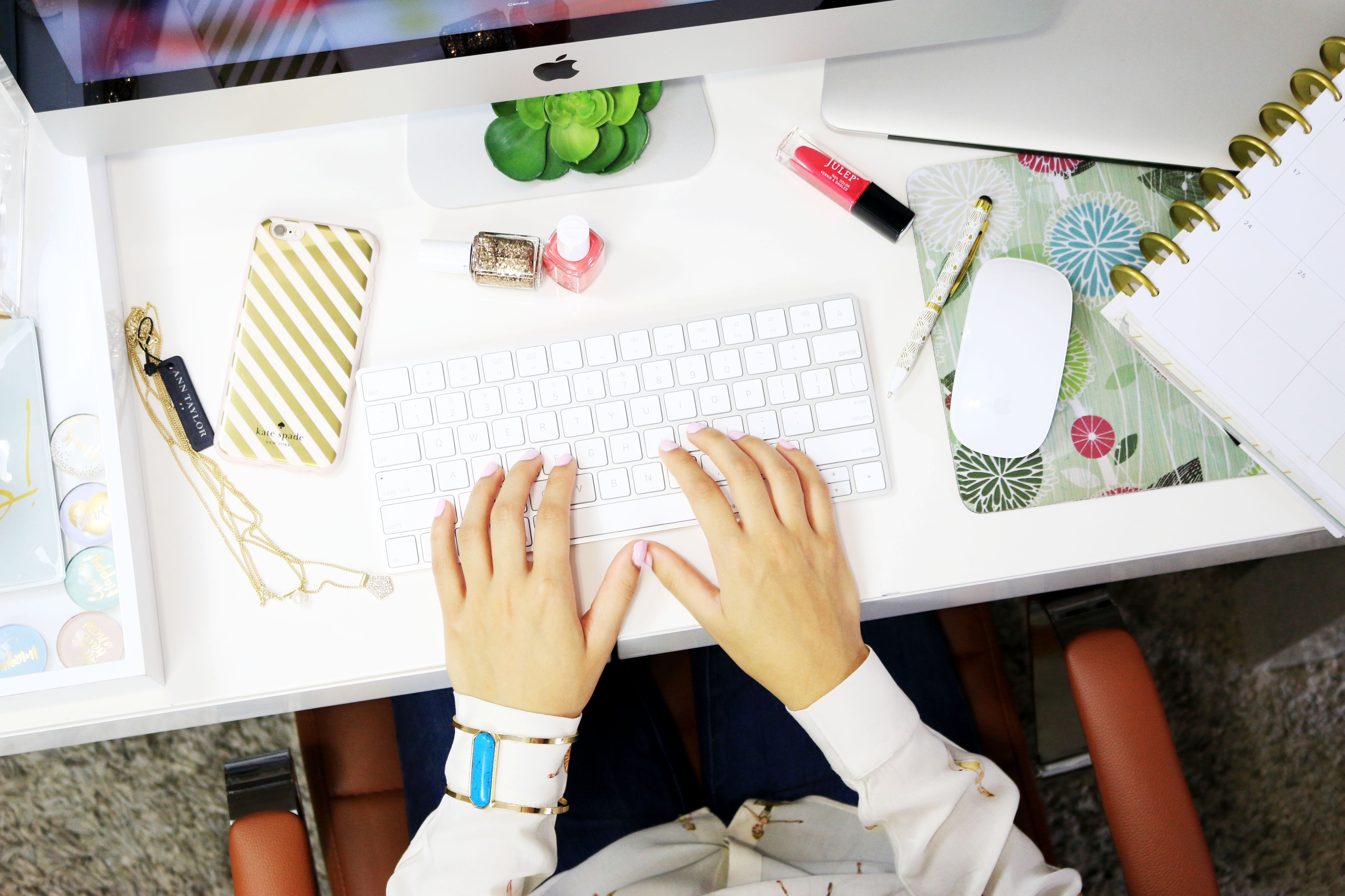 everygirlboss-com-646027-unsplash